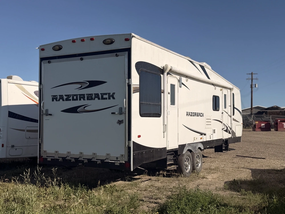 2013 Dutchmen Razorback 2950 Toy Hauler alt