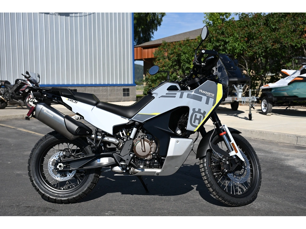 2027 Husqvarna Norden 901 alt