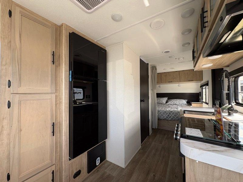 2027 Cherokee Grey Wolf 20 Rdse alt