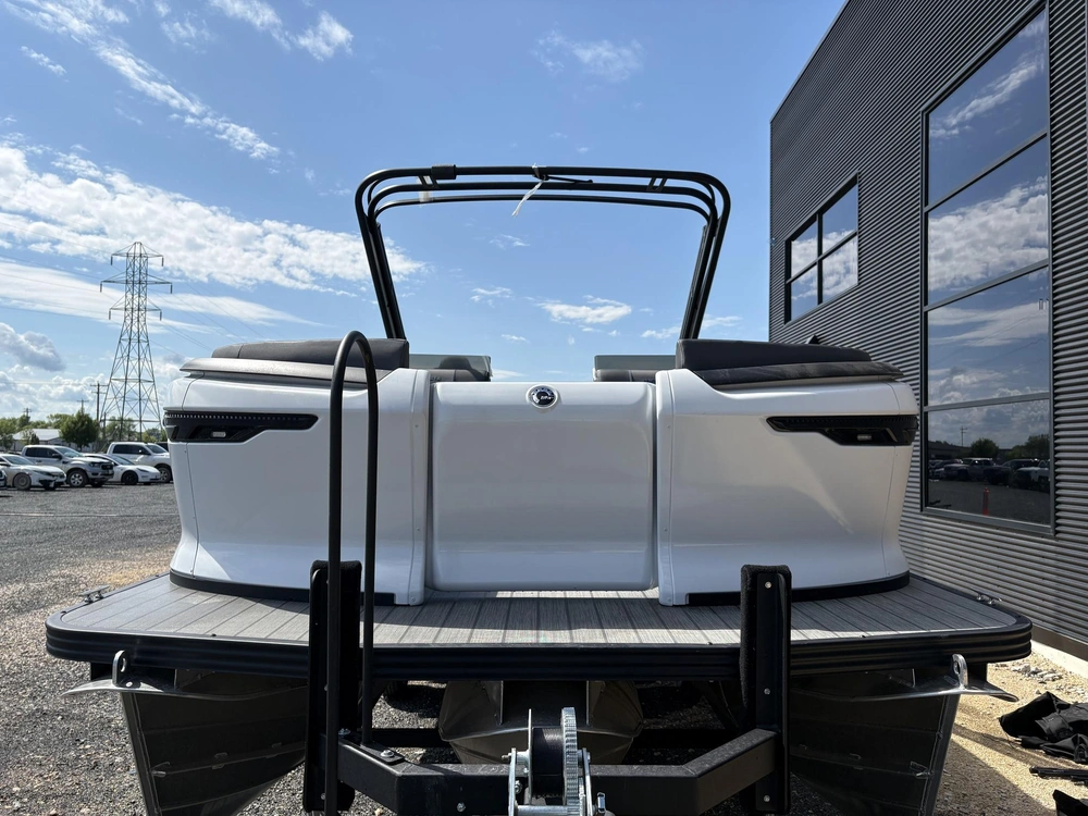 2025 Manitou Explore 24 Switchback Trifold alt