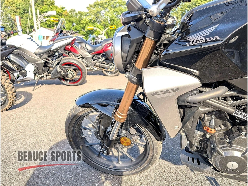2021 Honda Cb 300 Moto Standard Urbaine Légère Débutant Novice A2 Naked Rétro Ville Économique Entretien Fait Pneus Neufs Z400 Mt-03 Duke G310r alt