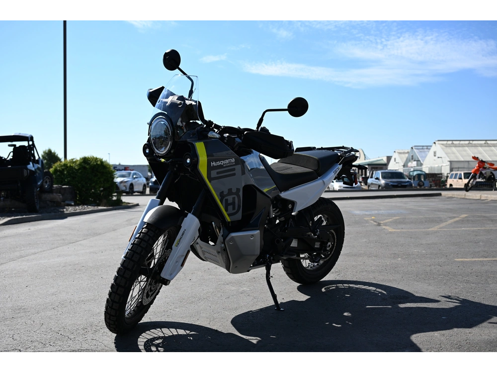 2027 Husqvarna Norden 901 alt