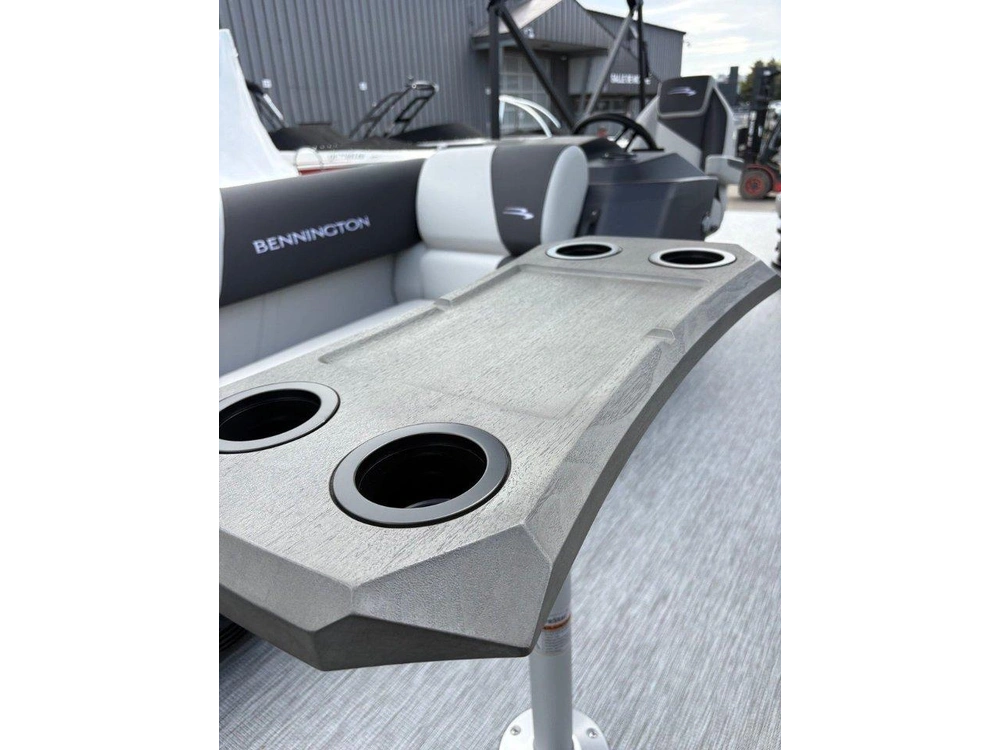 Bennington Marine 22 S-one Swingback 2026 alt