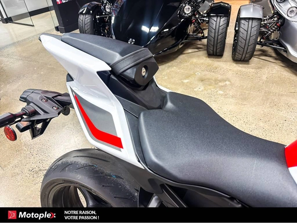 2026 Yamaha R9 70iem Anniversaire *336 Km* alt