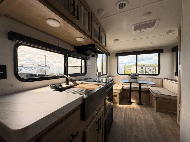 2027 Cherokee Grey Wolf 20 Rdse alt