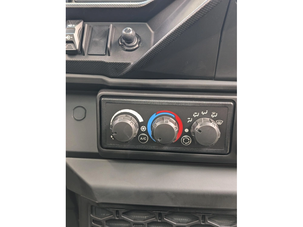 2026 Can-am Defender Limited Cab Hd11 alt