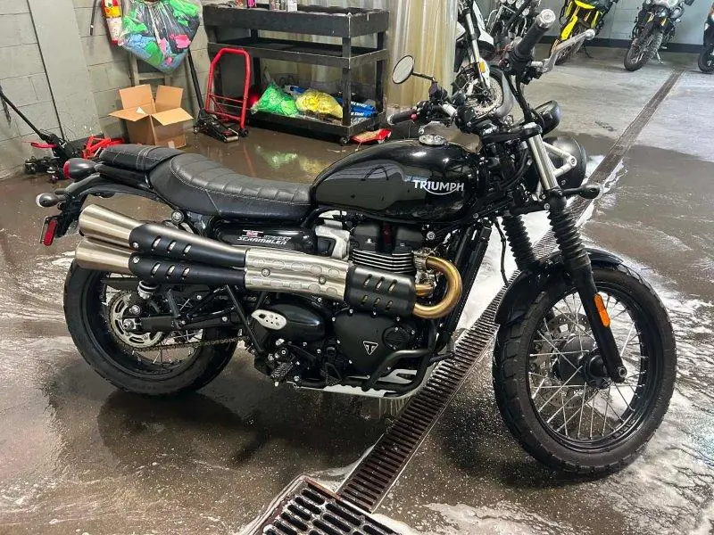 Triumph STREET SCRAMBLER 2022