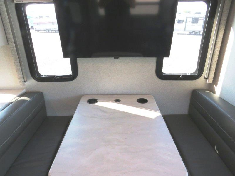 Thor Motor Coach Indigo Bb35 2024 alt