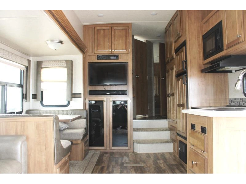 2018 Forest River Flagstaff 527rlws alt
