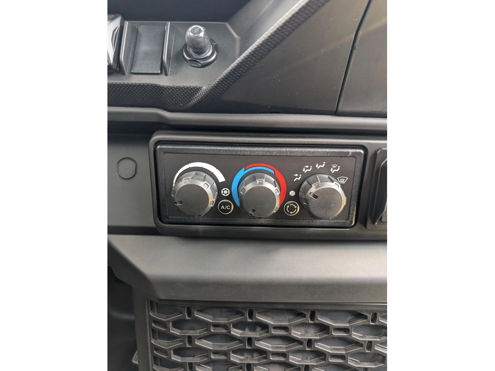 2026 Can-am Defender Limited Cab Hd11 alt