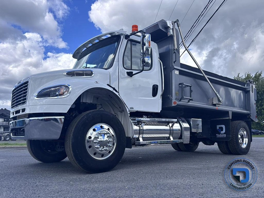 2023 Freightliner M2-106 alt