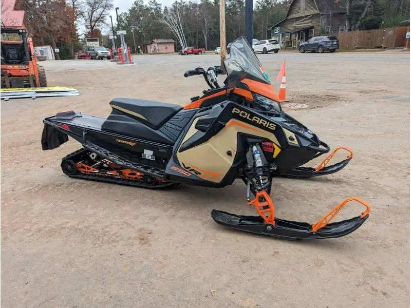 Polaris 650 INDY VR1 137 2022