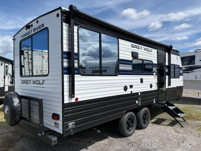 2027 Cherokee Grey Wolf 20 Rdse alt
