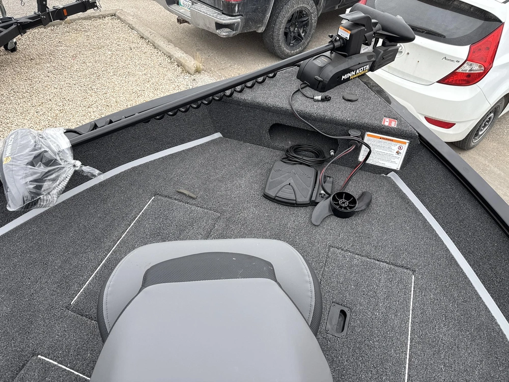 2026 Lowe Boats Fishing Machine Walk Thru Fm 1625 Wt alt