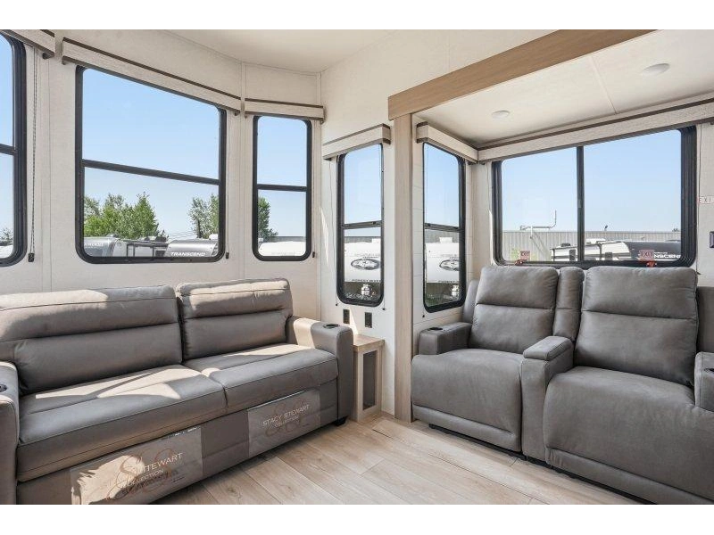 2027 Jayco Jayflight 401loft alt