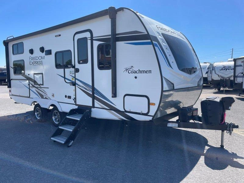 Coachmen Freedom Express 238bhs 2022 alt