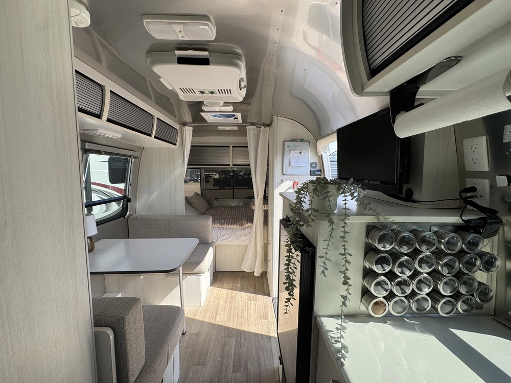 2020 Airstream Bambi 20fb alt