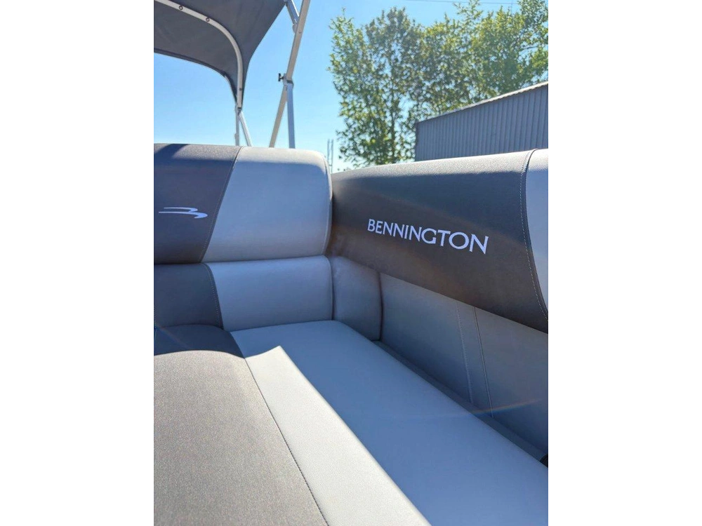 Bennington Marine 21 S Stern Radius 2026 alt