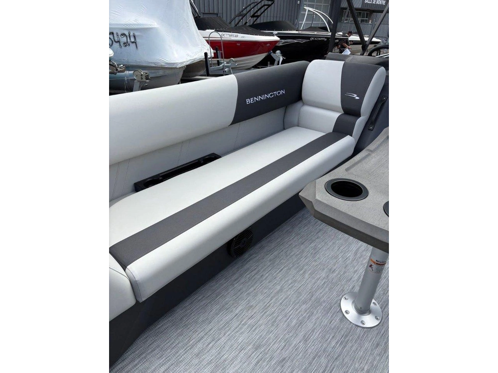 Bennington Marine 22 S-one Swingback 2026 alt