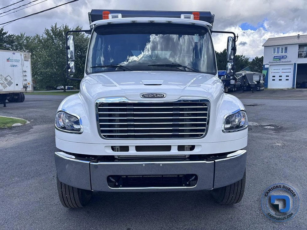 2023 Freightliner M2-106 alt