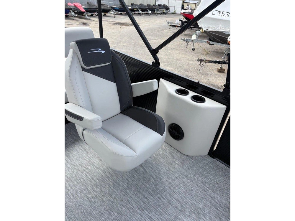 Bennington Marine 22 S-one Swingback 2026 alt