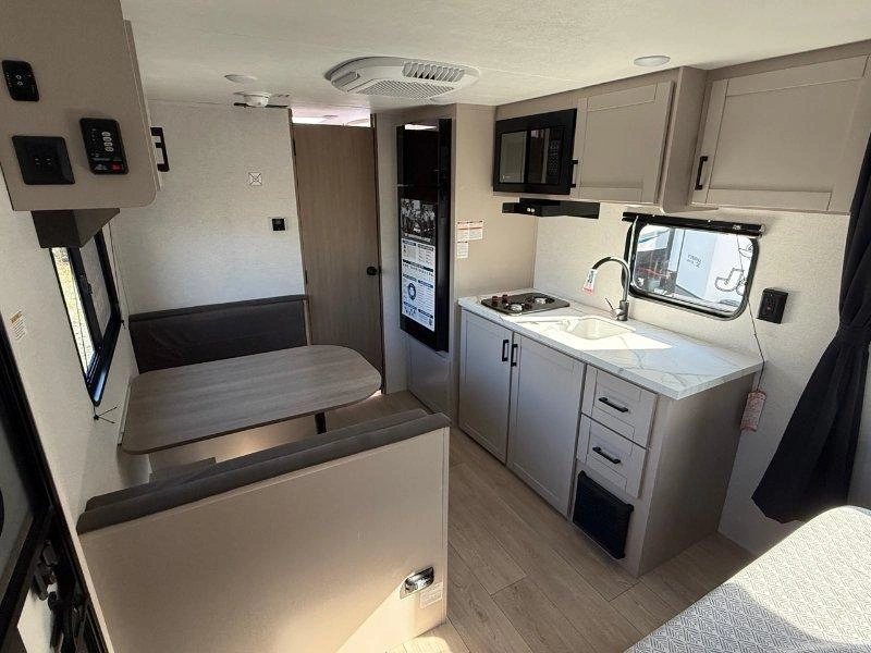2027 Jayco Jayflight 175fq alt