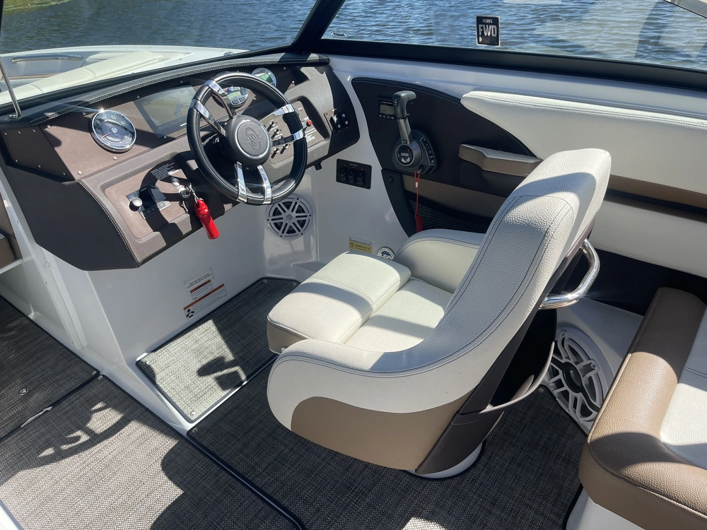 2022 Cobalt Boats Cs23 Surf alt