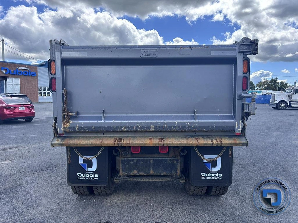 2023 Freightliner M2-106 alt