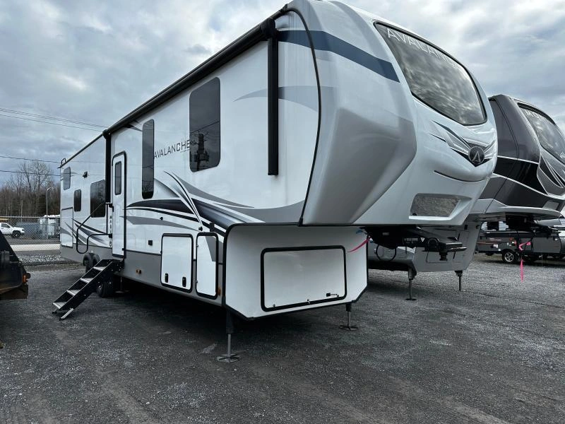 Keystone Rv Avalanche 352bh 2022 alt