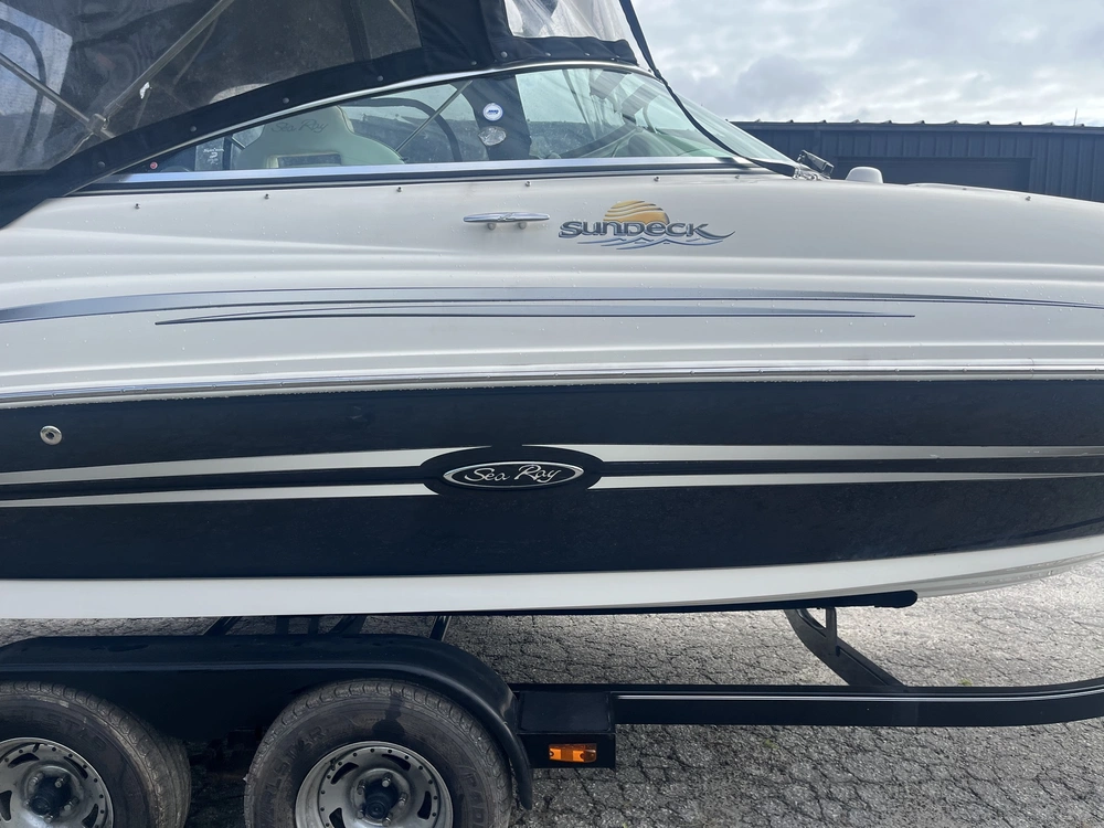 2007 Searay Sundeck 220 alt