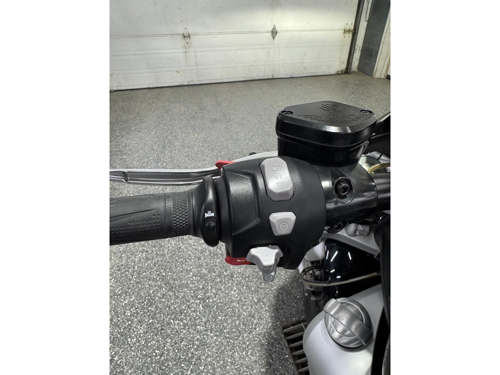 Triumph Rocket 3 R 2020 alt
