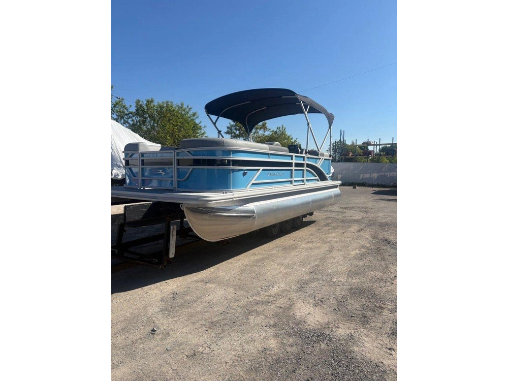 Bennington Marine 21 S Stern Radius 2026 alt