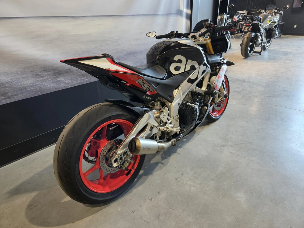 Aprilia 1100 Tuono Factory 2016 alt