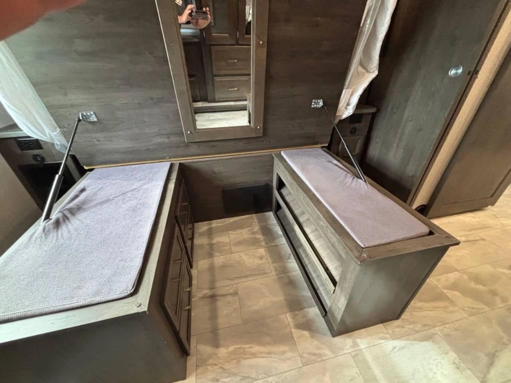 Coachmen Encore 355ds 2023 alt