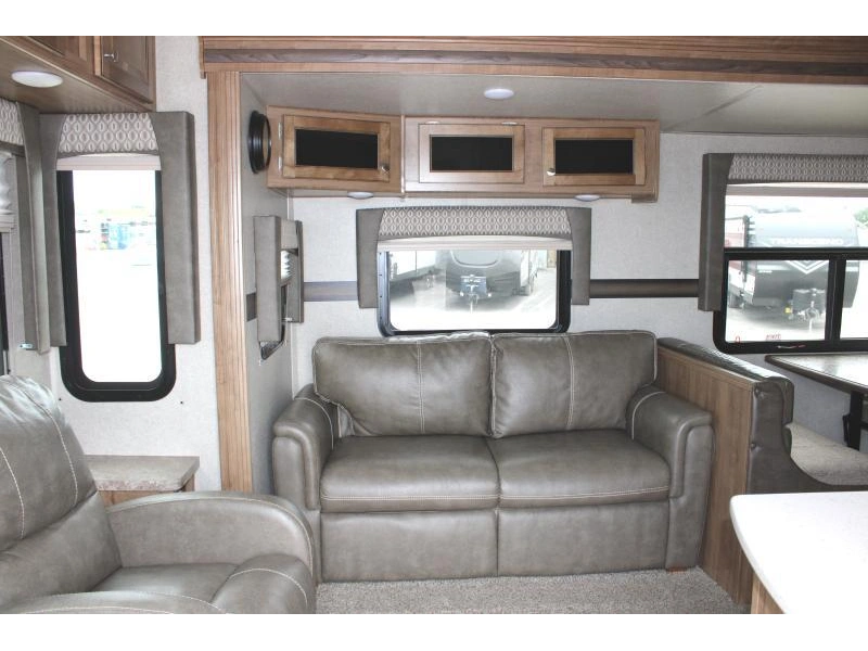 2018 Forest River Flagstaff 527rlws alt