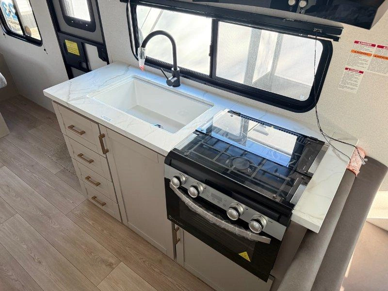 2027 Jayco Jayflight 175fq alt