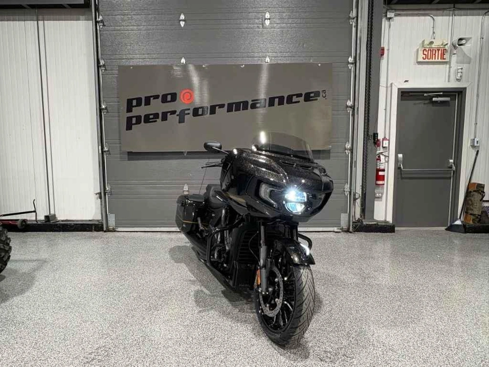 Indian Motorcycle Challenger Dark Horse + 112 & Audio Package Édition Gold 2026 alt