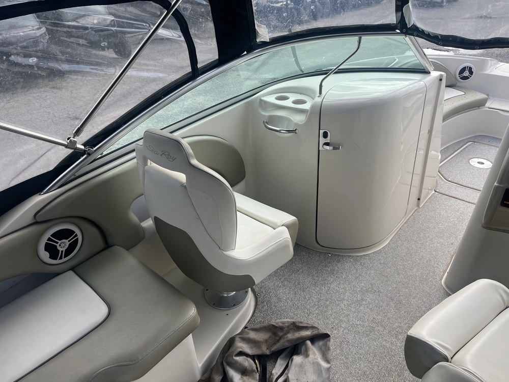 2007 Searay Sundeck 220 alt