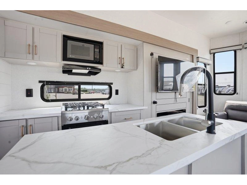 2027 Jayco Jayflight 401loft alt