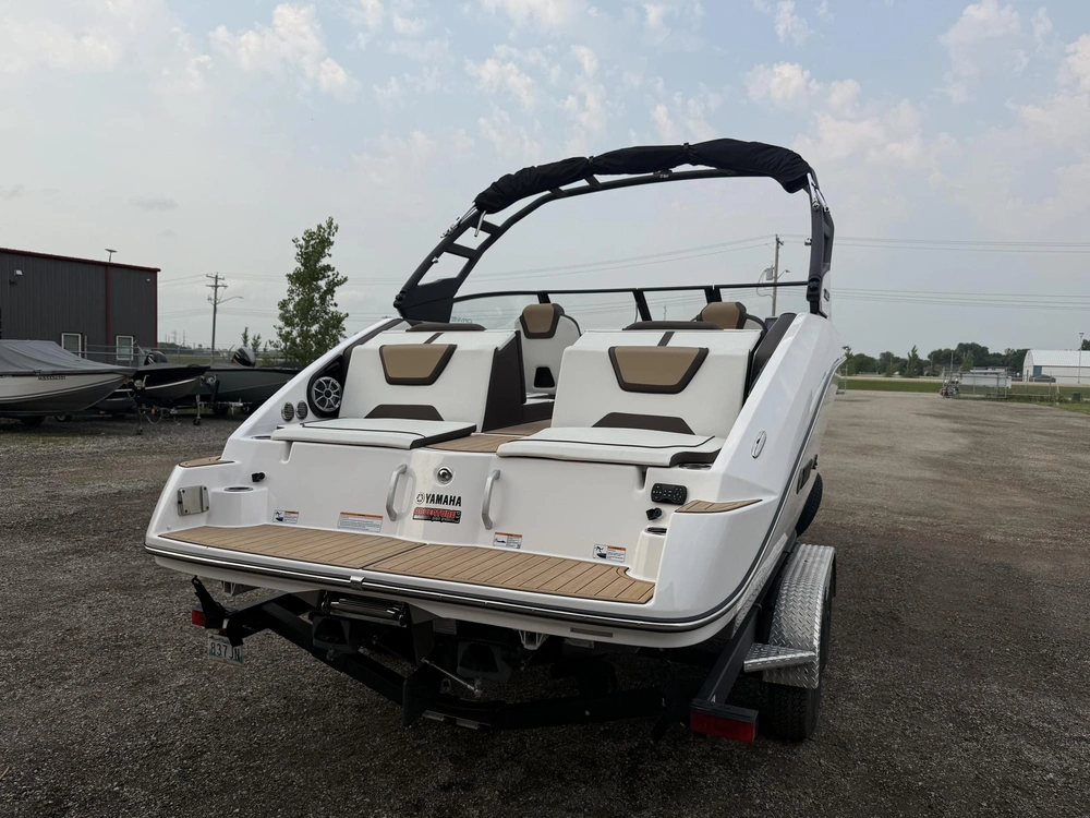 2023 Yamaha 222sd alt