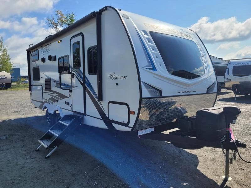 Coachmen Freedom Express 238bhs 2021 alt