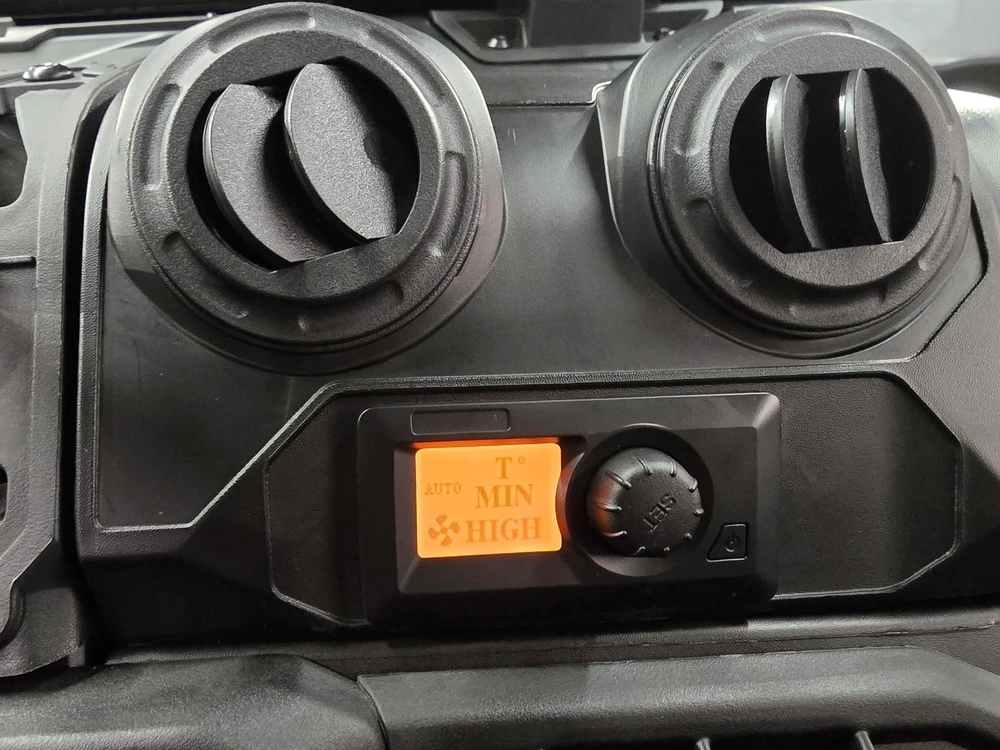 2026 Brp Defender Cab Hd10 alt