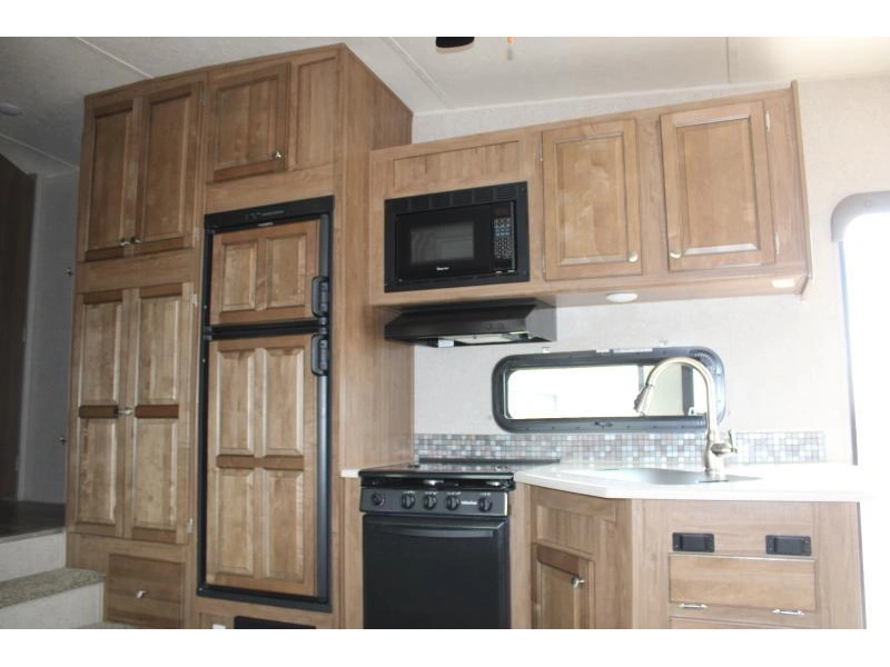 2018 Forest River Flagstaff 527rlws alt