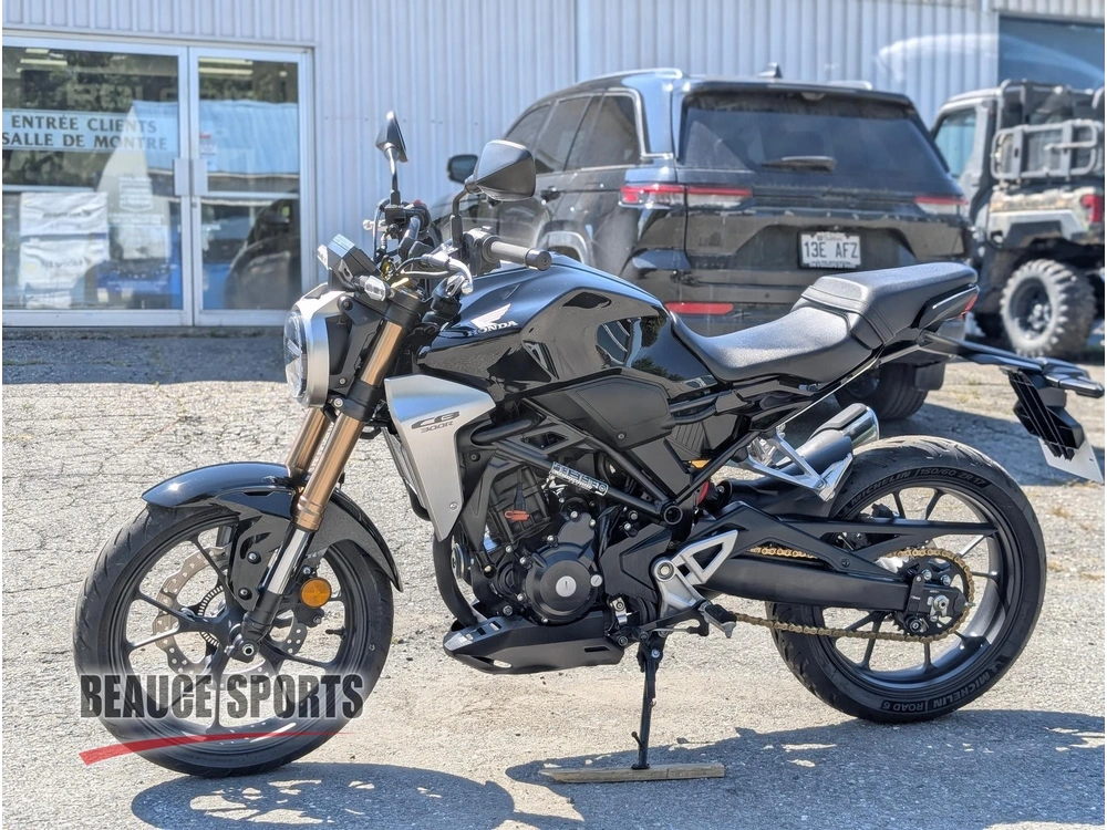 Honda Cb 300 Moto Standard Urbaine Légère Débutant Novice A2 Naked Rétro Ville Économique Entretien Fait Pneus Neufs Z400 Mt-03 Duke G310r 2021 alt