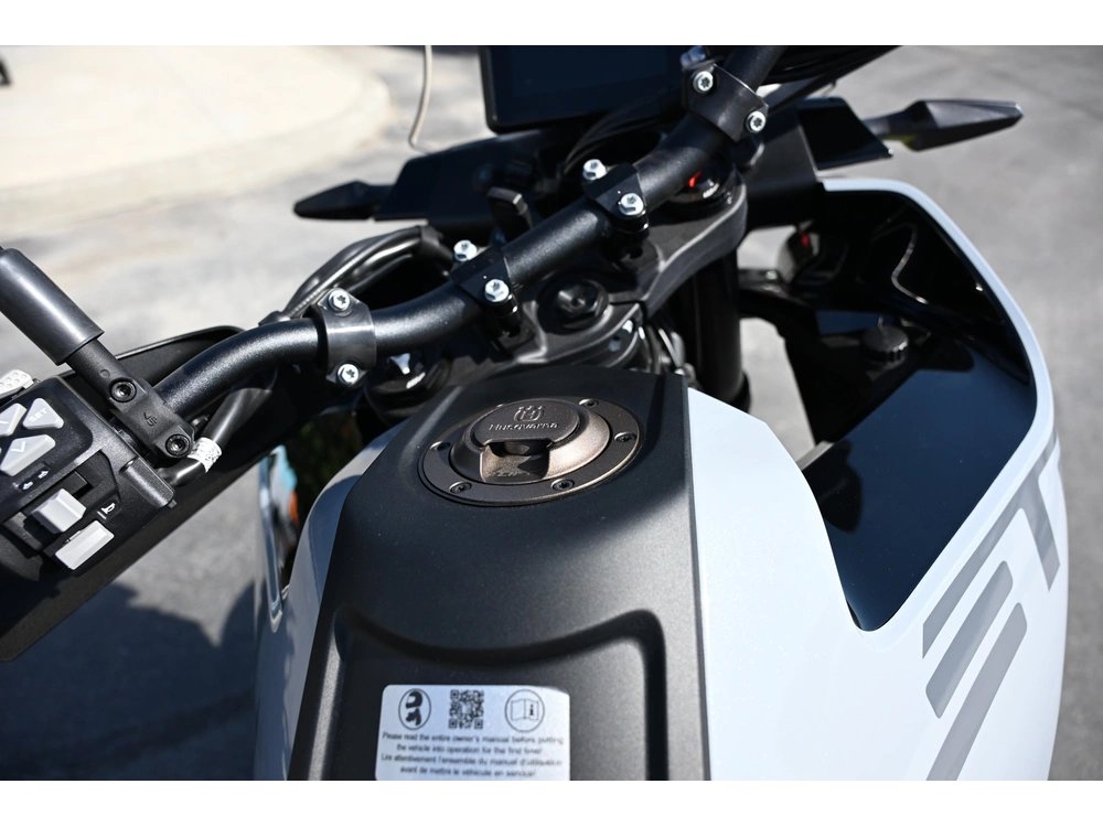 2027 Husqvarna Norden 901 alt
