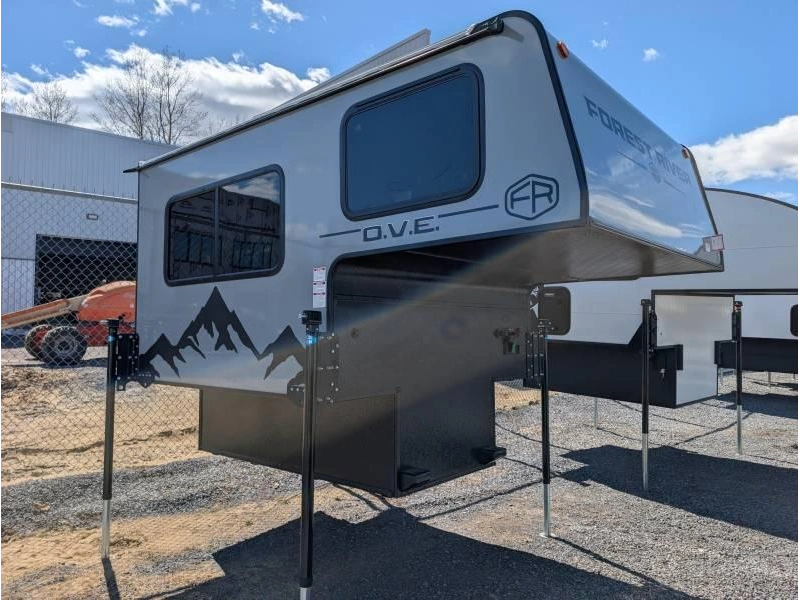 2026 Palomino Real Lite 580h alt