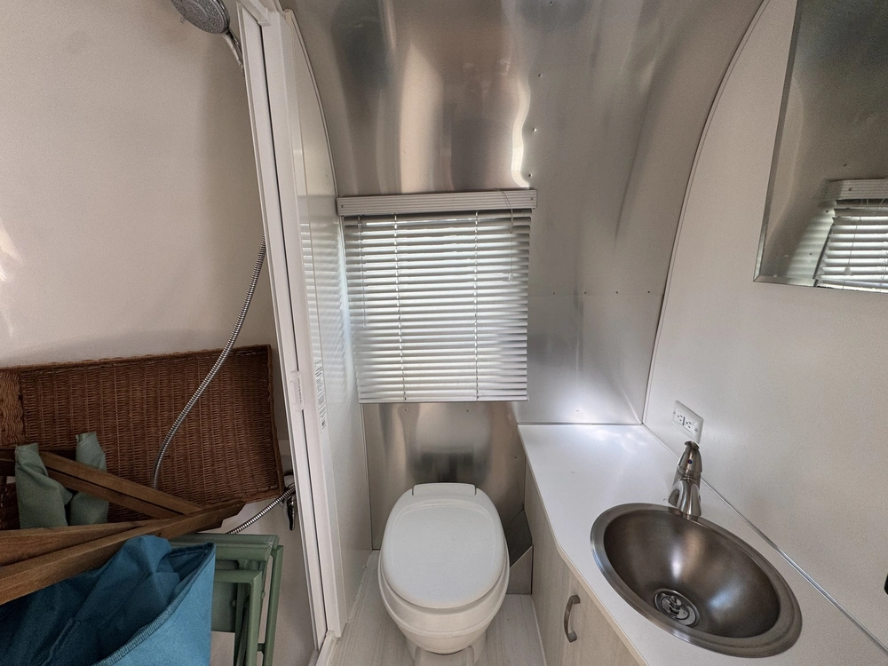2020 Airstream Bambi 20fb alt