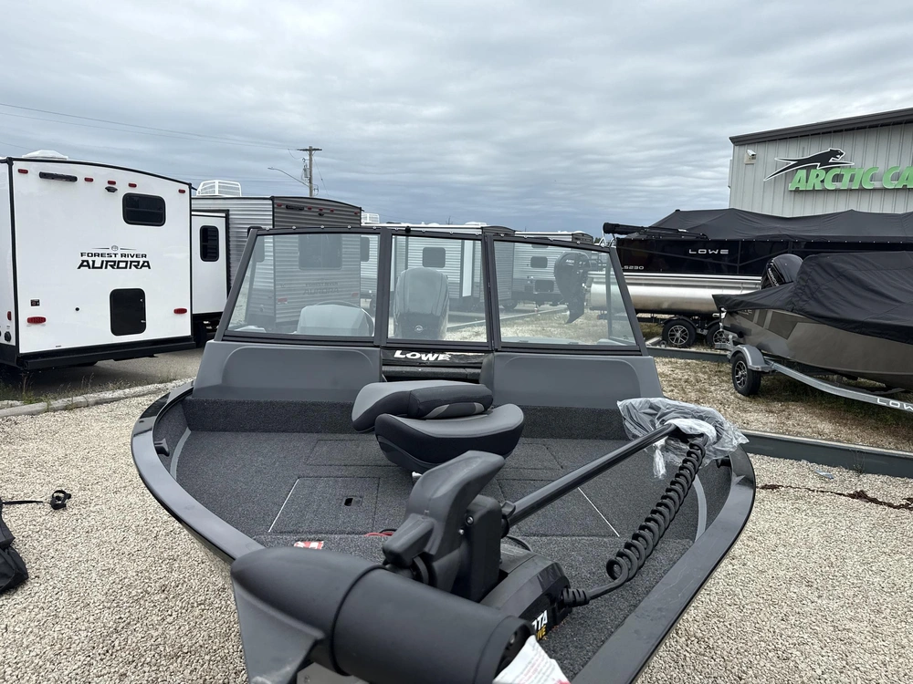 2026 Lowe Boats Fishing Machine Walk Thru Fm 1625 Wt alt