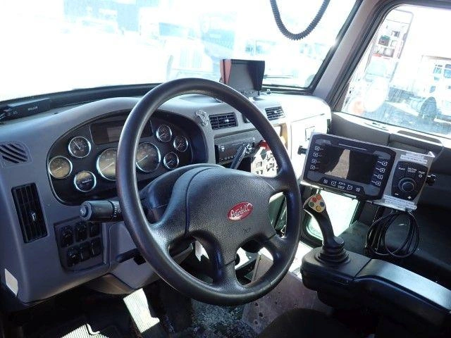 Peterbilt 348 2018