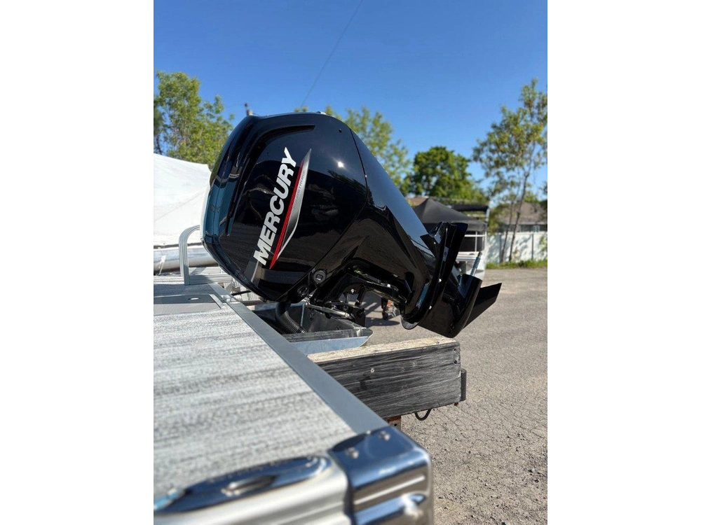 Bennington Marine 21 S Stern Radius 2026 alt